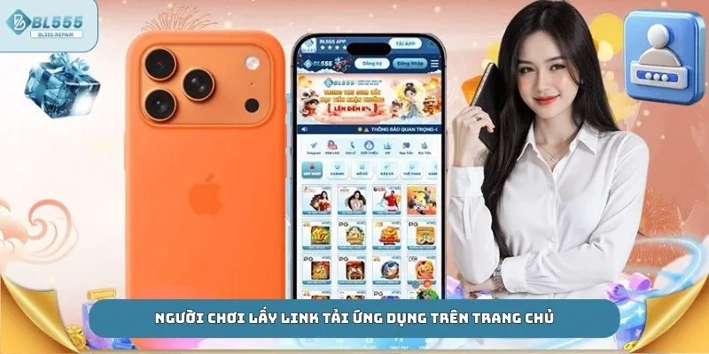Người chơi lấy link tải ứng dụng trên trang chủ